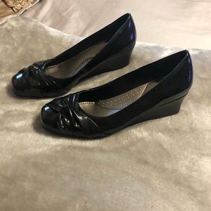 New Life Stride Black Wedges